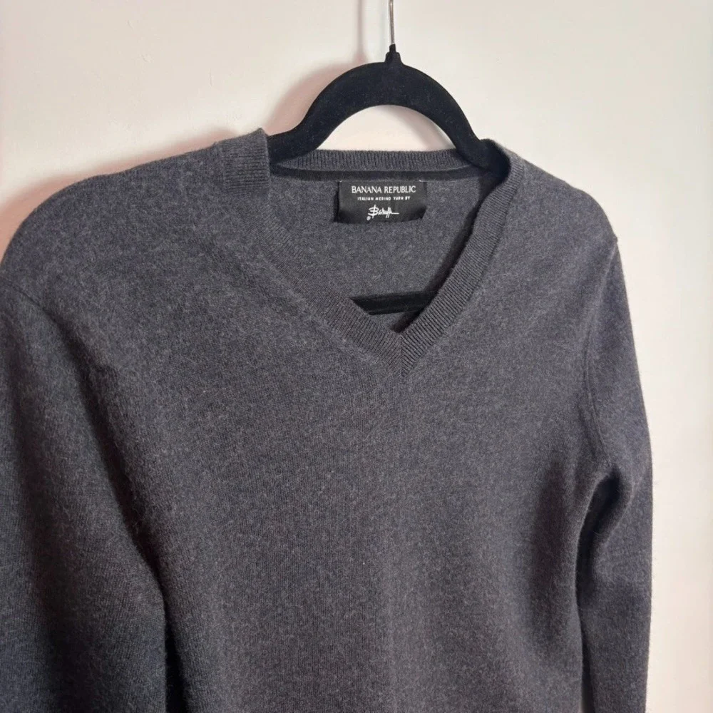 Banana Republic Mens Grey 100% Merino Wool Pullover V-Neck Sweater Small Classic
